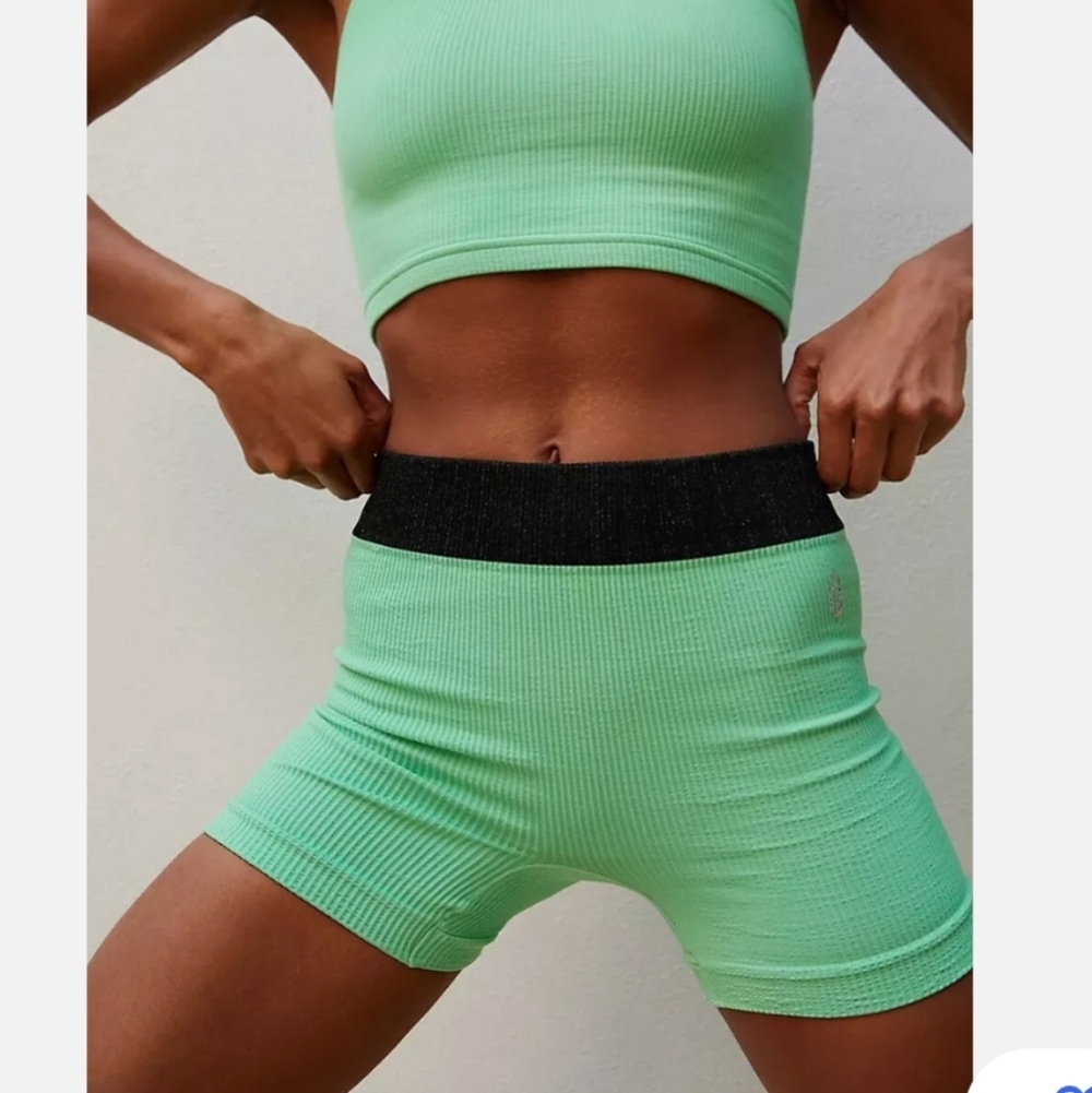 Free People Movement Seamless Prajna biker short M/L‎